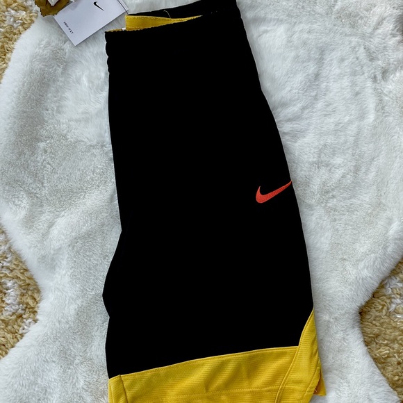 New with tags MENS NIKE BASKETBALL SHORTS SZ SM w/pockets on side,Mesh and logo - Picture 4 of 6